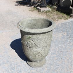 Materials of yesteryear: ANDUZE VASE WITH STONE GARLAND H78