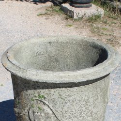 Materials of yesteryear: ANDUZE VASE WITH STONE GARLAND H78