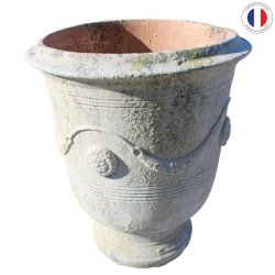 Materials of yesteryear: ENGINEERED STONE VASE GM H102