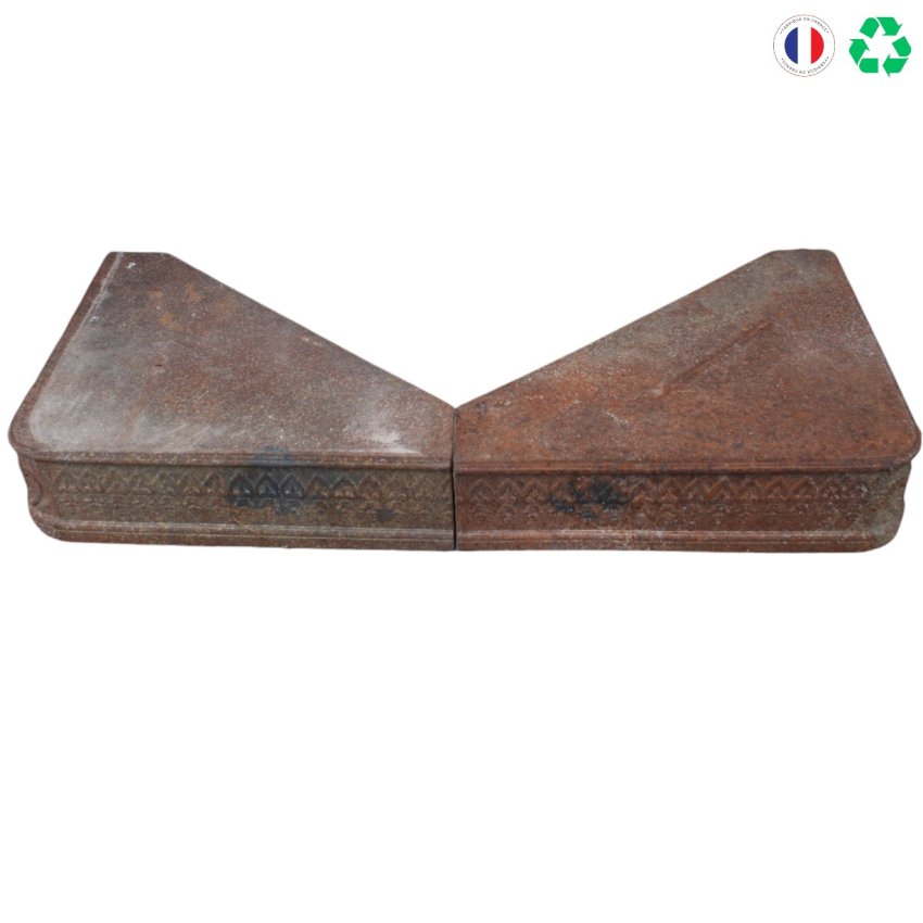 Materials of yesteryear: PAIR OF CAST IRON FIREPLACE CORNERS H13
