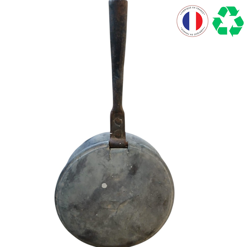 Materials of yesteryear: ANTIQUE SAUCEPAN H44