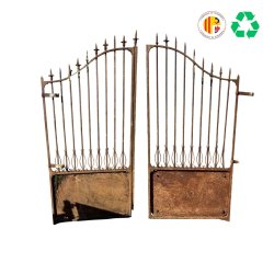 GRILLE DE PORTAIL CHAPEAU...