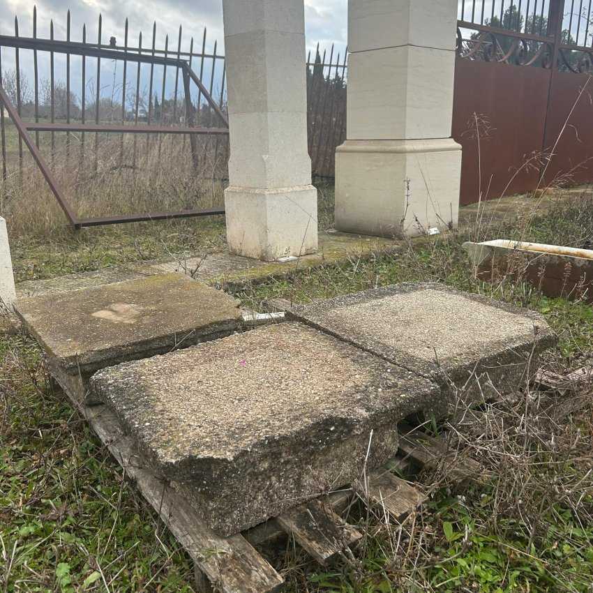 Materials of yesteryear: FLAT PILLAR TOP