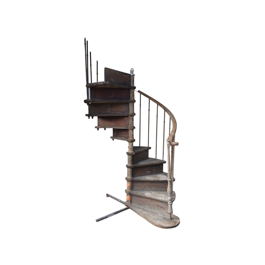 ESCALIER EN COLIMAÇON EN BOIS