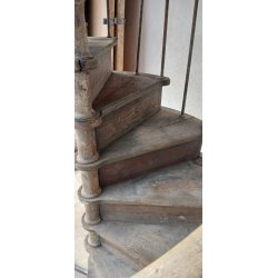 ESCALIER EN COLIMAÇON EN BOIS