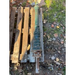 POTEAU ANCIEN EN FONTE H117