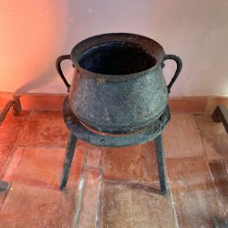 Materials of yesteryear: CAULDRON WITH H86 BASE