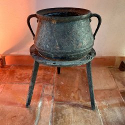 Materials of yesteryear: CAULDRON WITH H86 BASE